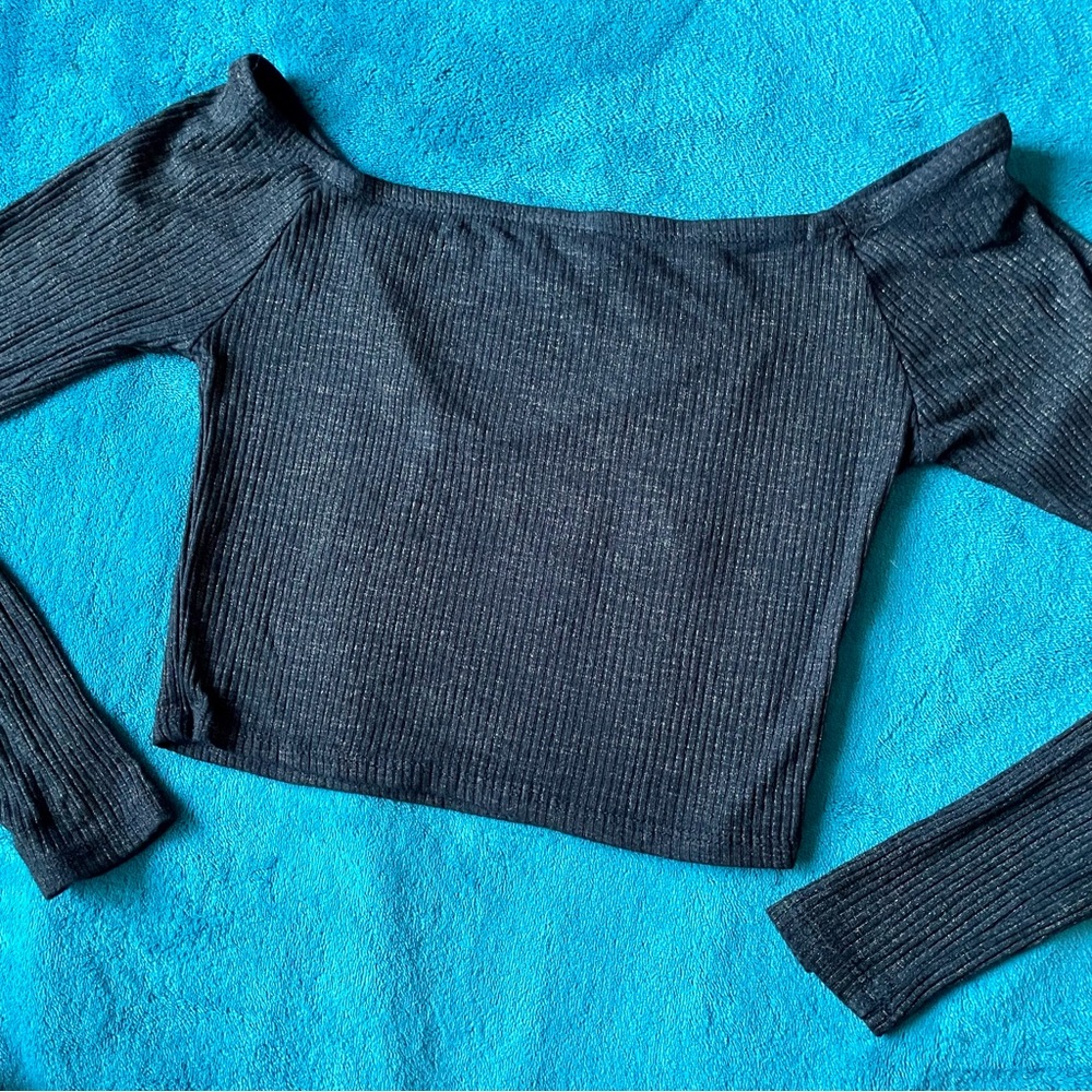 Crop top black and gold sweater shirt